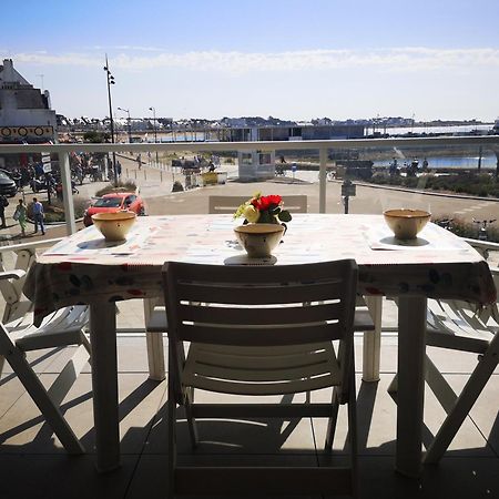 T2 balcon vue sur mer actuellement gênée par un échafaudage parking et entrée sécurisés tout à pied Quiberon Extérieur photo