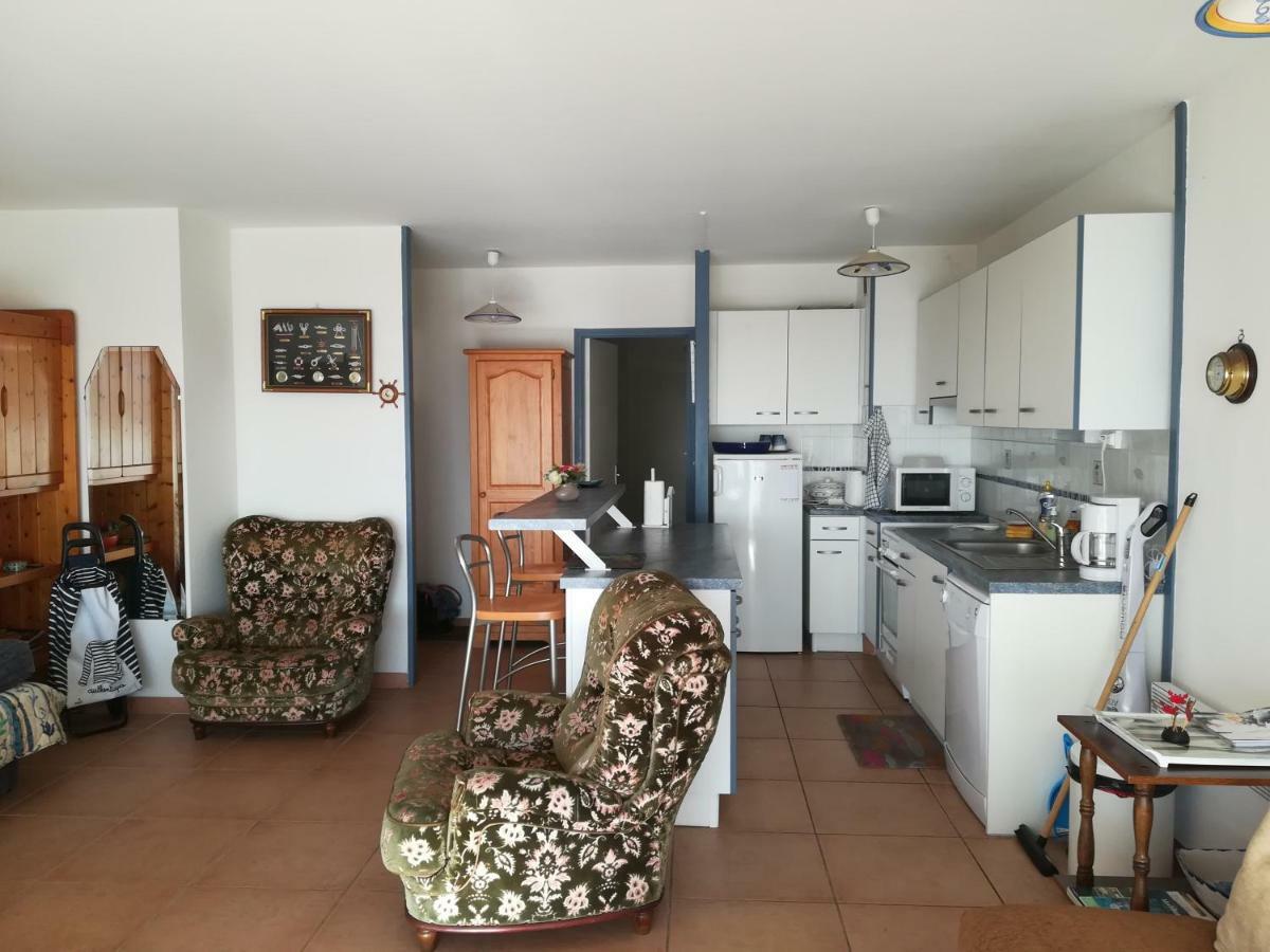 T2 balcon vue sur mer actuellement gênée par un échafaudage parking et entrée sécurisés tout à pied Quiberon Extérieur photo