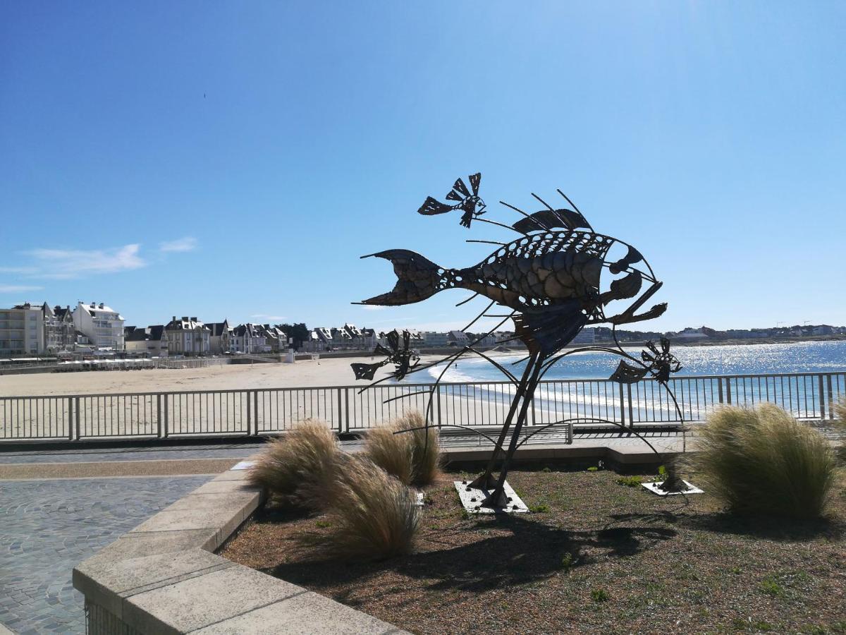 T2 balcon vue sur mer actuellement gênée par un échafaudage parking et entrée sécurisés tout à pied Quiberon Extérieur photo