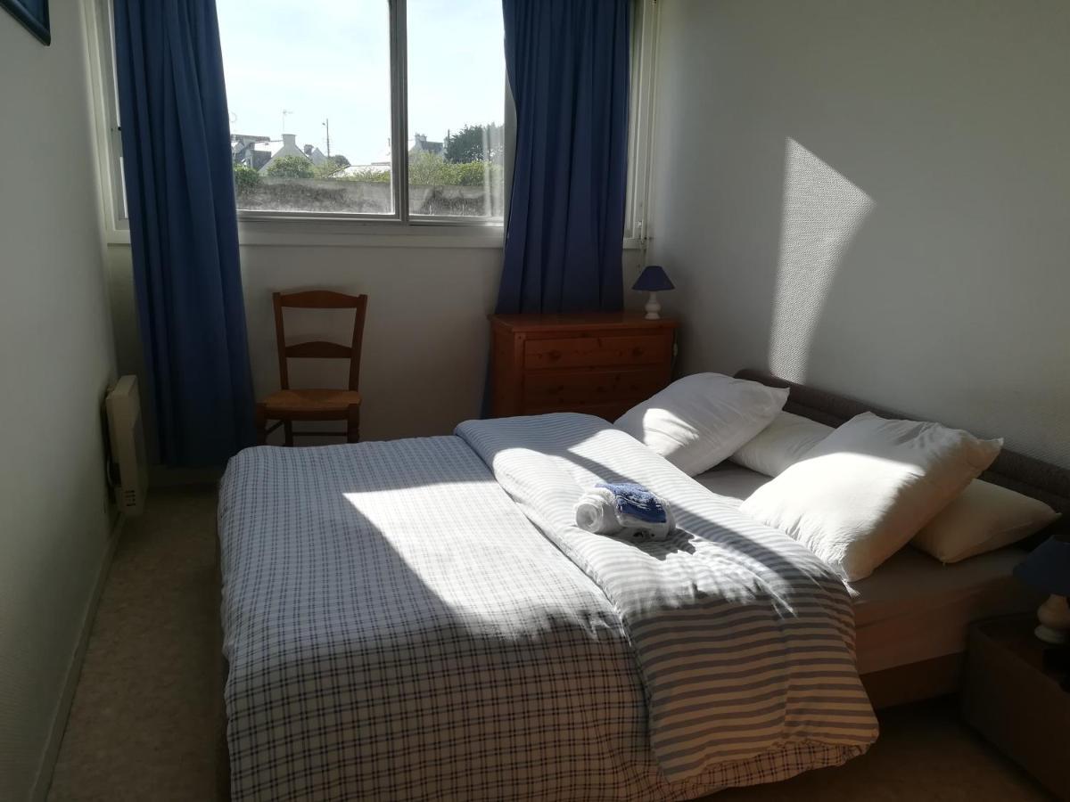 T2 balcon vue sur mer actuellement gênée par un échafaudage parking et entrée sécurisés tout à pied Quiberon Extérieur photo